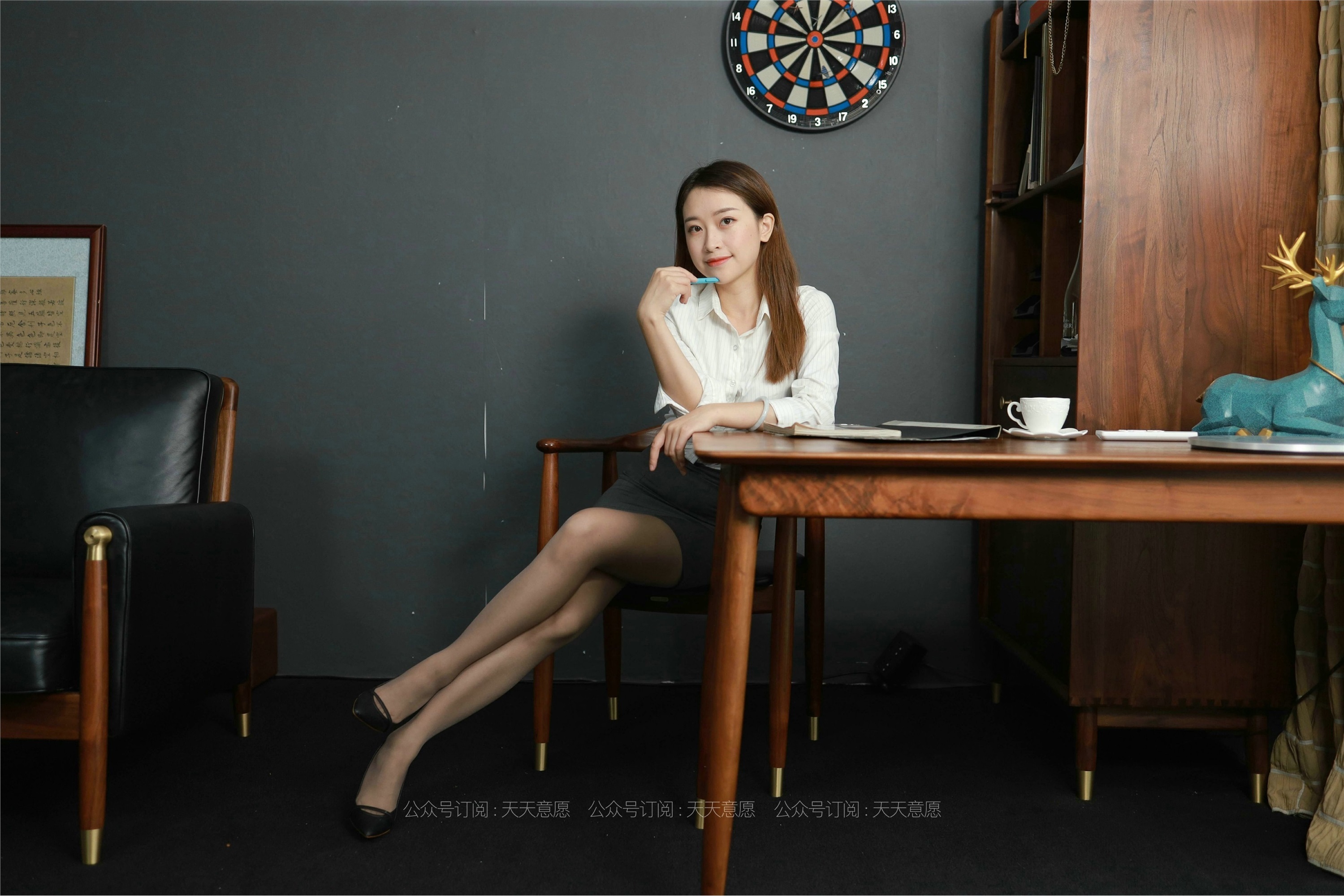 IESS异思趣向  2021.08.08 丝享家883：小婕《美女开例会》